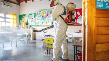 Continúan las tareas de desinfección y toma de agua en establecimientos educativos