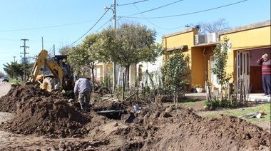 Gatica recorrió obras de cloacas y cordón cuneta en Bragado