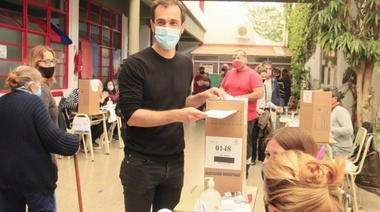 Votó Petrecca en la escuela San Jorge: “La única cábala que tengo es trabajar todos los días”