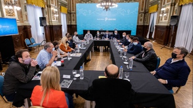 Kicillof se mostró con intendentes de la tercera sección: unidad y reacción pos derrota electoral