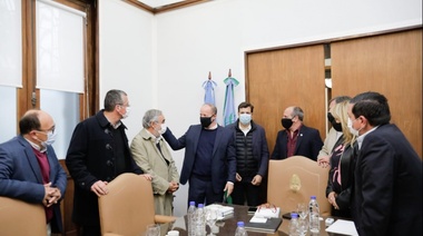 Insaurralde recibió a intendentes de la UCR con Fernández y Revilla por la cuarta