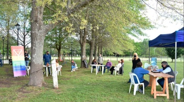Britos volvió a sacar el gabinete a la calle en Chivilcoy