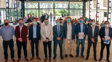 Intendentes de la región firmaron convenios para prevenir delitos informáticos y grooming