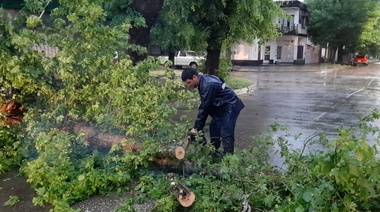 Fuerte temporal de lluvia, viento y actividad eléctrica en zona urbana y periferia de Junín