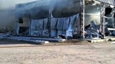 Un incendio arrasó con parte de una reconocida empresa láctea de 9 de Julio