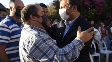 Respaldo a los peones en la pelea con la Mesa de Enlace por el bono