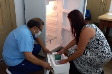 Junín recibió 500 dosis de la vacuna "Aztrazeneca" en la posta del colegio Industrial
