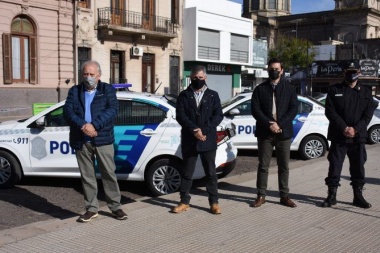 Britos dijo que "la gestión no es una foto" y presentó tres nuevos móviles para Chivilcoy