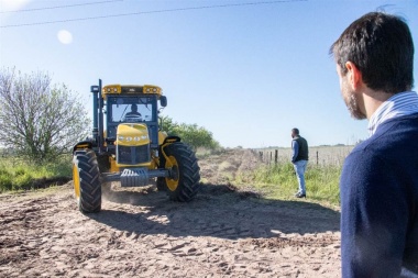 El Municipio de Junín adquirió un nuevo tractor para el mantenimiento de los caminos rurales