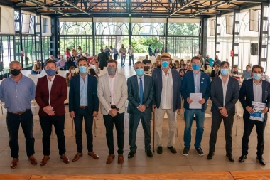 Intendentes de la región firmaron convenios para prevenir delitos informáticos y grooming