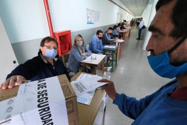 Elecciones: modifican el protocolo para que la emisión del voto sea más rápìda