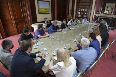 Kicillof oficializó el bono de $20 mil: es para todos lo estatales por igual