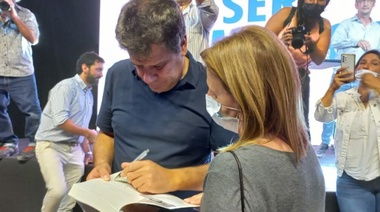 Con apoyo de la UCR, Manes presentó su quinto libro en Mar del Plata