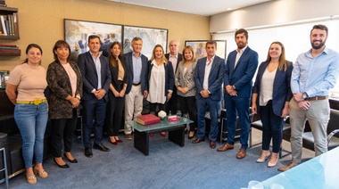 Alonso y senadores del PRO junto a Mauricio Macri