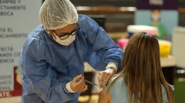 Cuarta dosis: qué grupos la recibirán primero y a partir de cuándo