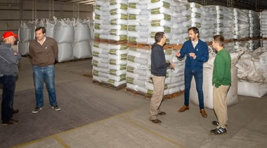 Guiño al campo: Petrecca y Esponda recorrieron una empresa agroindustrial