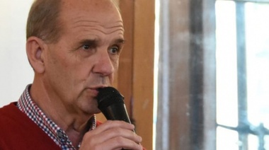 "La gente está cansada de que digamos unas cosas y hagamos otras", dijo Zurro