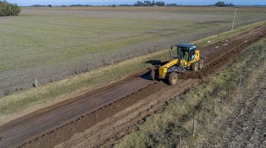 Provincia habló de 3.000 km de caminos rurales mejorados