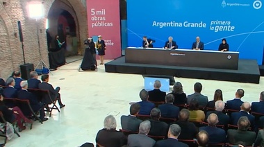 Fernández; “ajustar algunos números” y "no parar la obra pública"