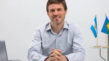 Al igual que Kicillof, Costa baja a la cuarta para visitar América