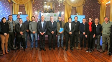 Intendentes de la cuarta en la firma del convenio por la autopista sobre ruta 5