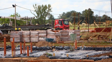 Por despidos, Uocra paralizó obra de 149 viviendas en Junín