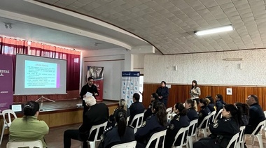 Capacitan a agentes policiales sobre abuso sexual y grooming en General Arenales