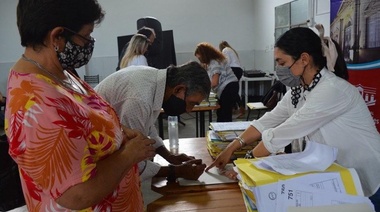 Firma de escrituras para 189 familias de General Arenales