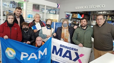 PAMI Junín entregó recursos del Programa “Fútbol para todos”