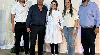 Battaglia entregó distinciones a estudiantes secundarios arenalenses destacados en 2022