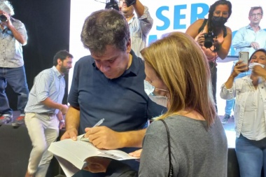Con apoyo de la UCR, Manes presentó su quinto libro en Mar del Plata
