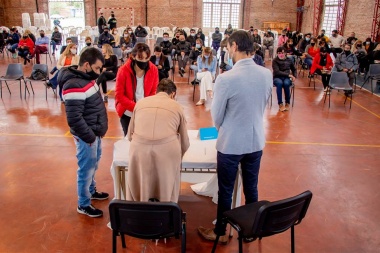 Provincia y municipio: nuevo acto de firmas de escrituras para 160 familias en Junín