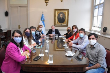 Perczyk se reunió con legisladores de Junín para proyectar obras en varias escuelas