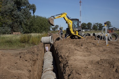 Obras y servicios en loteo del banco de tierras en Alberti