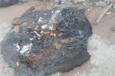 Denuncian como acto de vandalismo la quema de una campana utilizada para reciclado de residuos