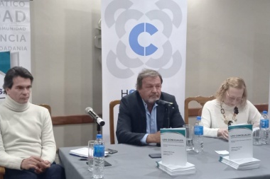 Costa presentó su libro "Los Concejales" en otros dos distritos de la cuarta