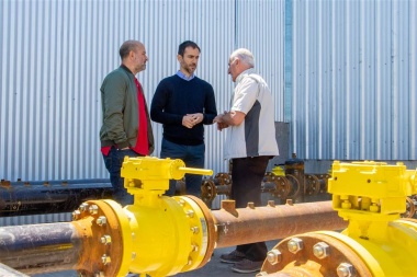 Petrecca visitó la empresa donde se construye la nueva planta de gas