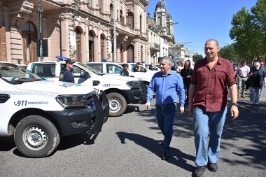 Berni volvió a la cuarta y entregó patrulleros en Chacabuco y Chivilcoy