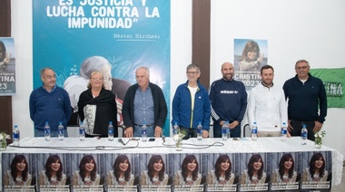 Con un masivo plenario, el peronismo de la séptima pidió por Cristina