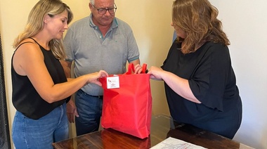 Battaglia entregó 700 kits educativos para alumnos del distrito de General Arenales