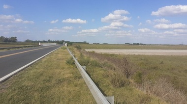 Río Salado en el partido de Alberti y la Laguna de Gómez en Junín, "un charco"