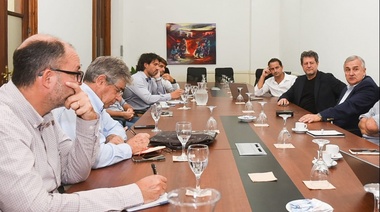 "La apuesta es al trabajo", dijo Morales tras reunirse con economistas de la UCR