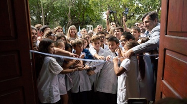 Con Sileoni y Álvarez Rodríguez, Flexas reinauguró dos nuevas escuelas