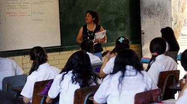 Provincia reabre paritarias con docentes y estatales