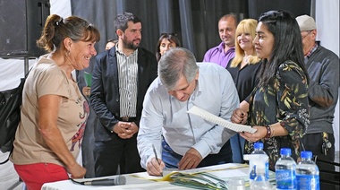 115 vecinos firmaron la escritura de sus vivienda