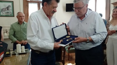 Acto simbólico: Gatica entregó las llaves de Bragado a Barenghi