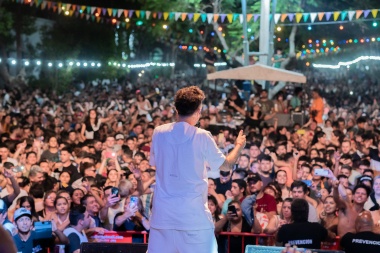 Los corsos toldenses tuvieron su segunda noche con más de 20 mil personas y el show de La Repandilla