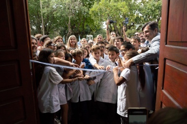 Con Sileoni y Álvarez Rodríguez, Flexas reinauguró dos nuevas escuelas