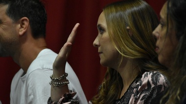 Ana Verón asumió como intendenta interina por licencia de Mittelbach