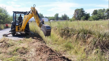 El municipio avanza con los trabajos de limpieza de desagües pluviales
